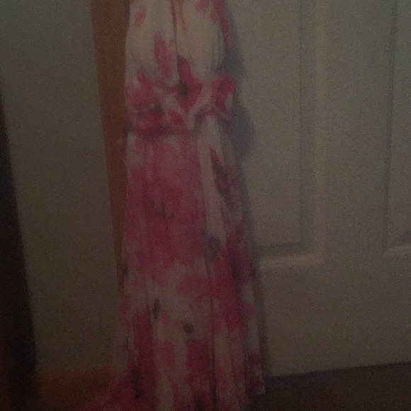 A beautiful flower pink and white dress! - Picture 4 of 4